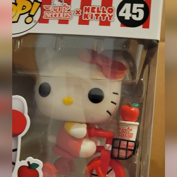 Hello KITTY Funko # 45 + Pop it Fidget Hello Kitty - Picture 6 of 16